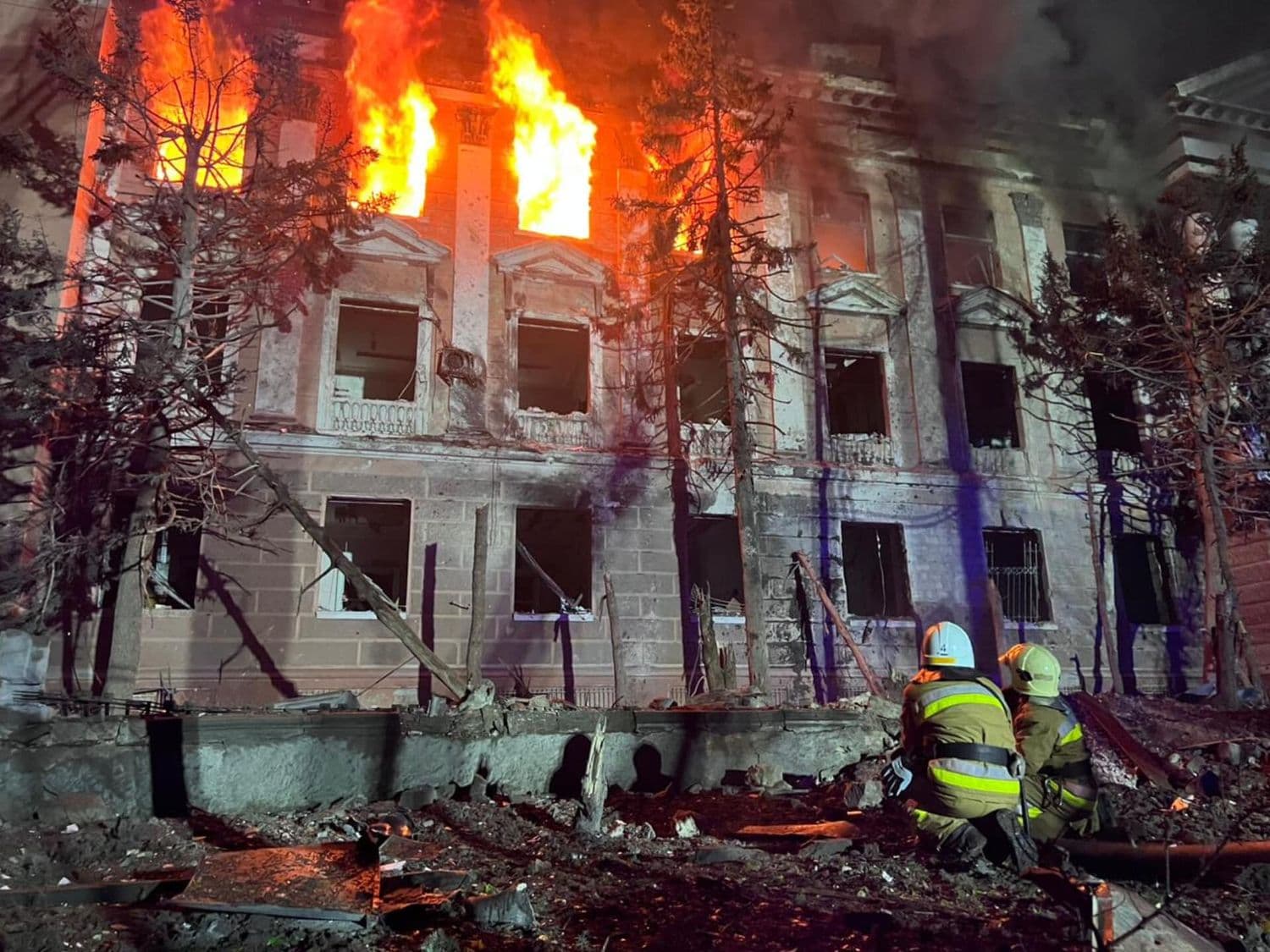 Вночі окупанти вдарили ракетами по Миколаєву, є влучання в багатоповерхівку