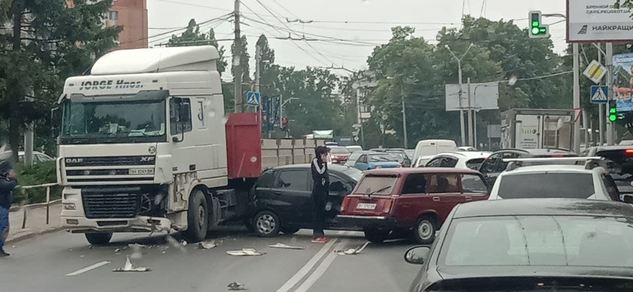 Увага, перекрито рух! У Полтаві виникла ДТП за участі трьох автівок