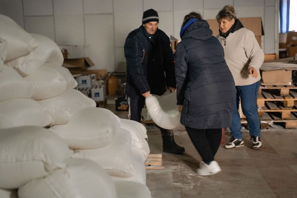 На Полтавщині переселенцям видають мішки з борошном