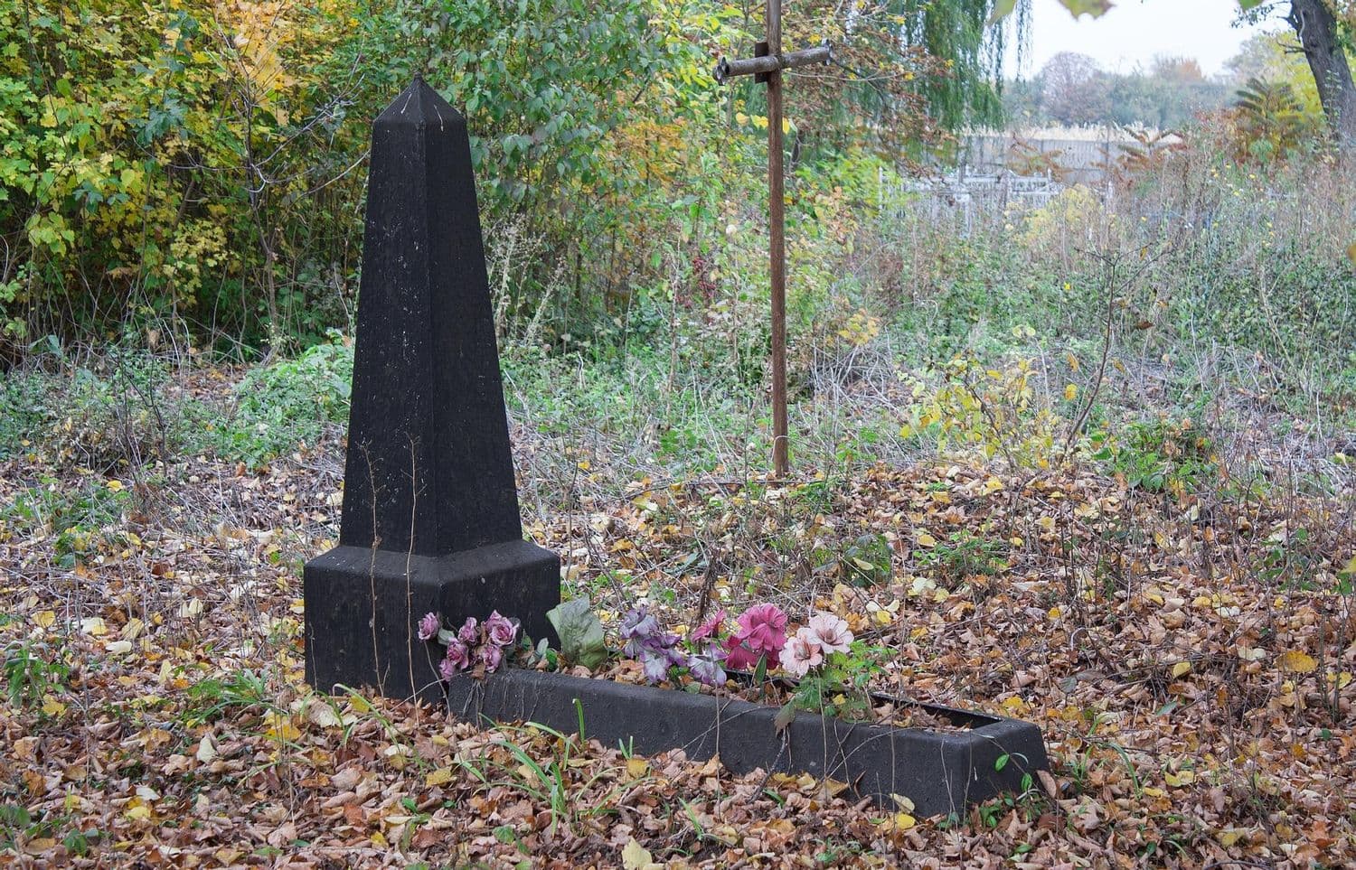 Могили партизан і борців за владу рад на Полтавщині більше не є культурною спадщиною
