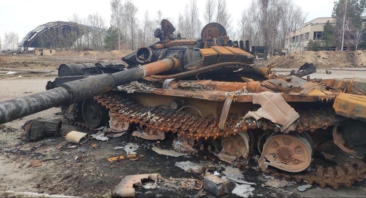 Знищений ворожий танк на площі Перемоги та розораний могильник — головне за 7 січня