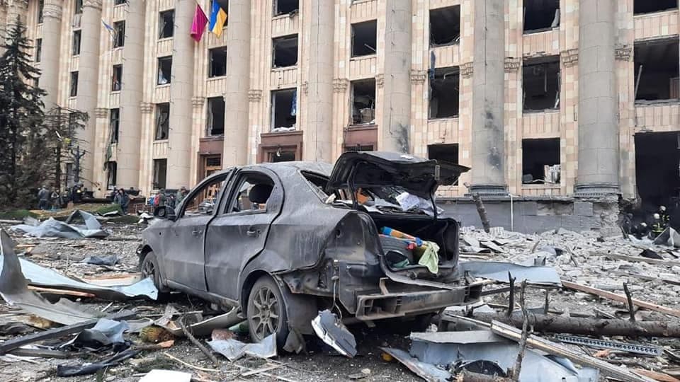 Окупанти обстріляли Харківську ОДА, є постраждалі