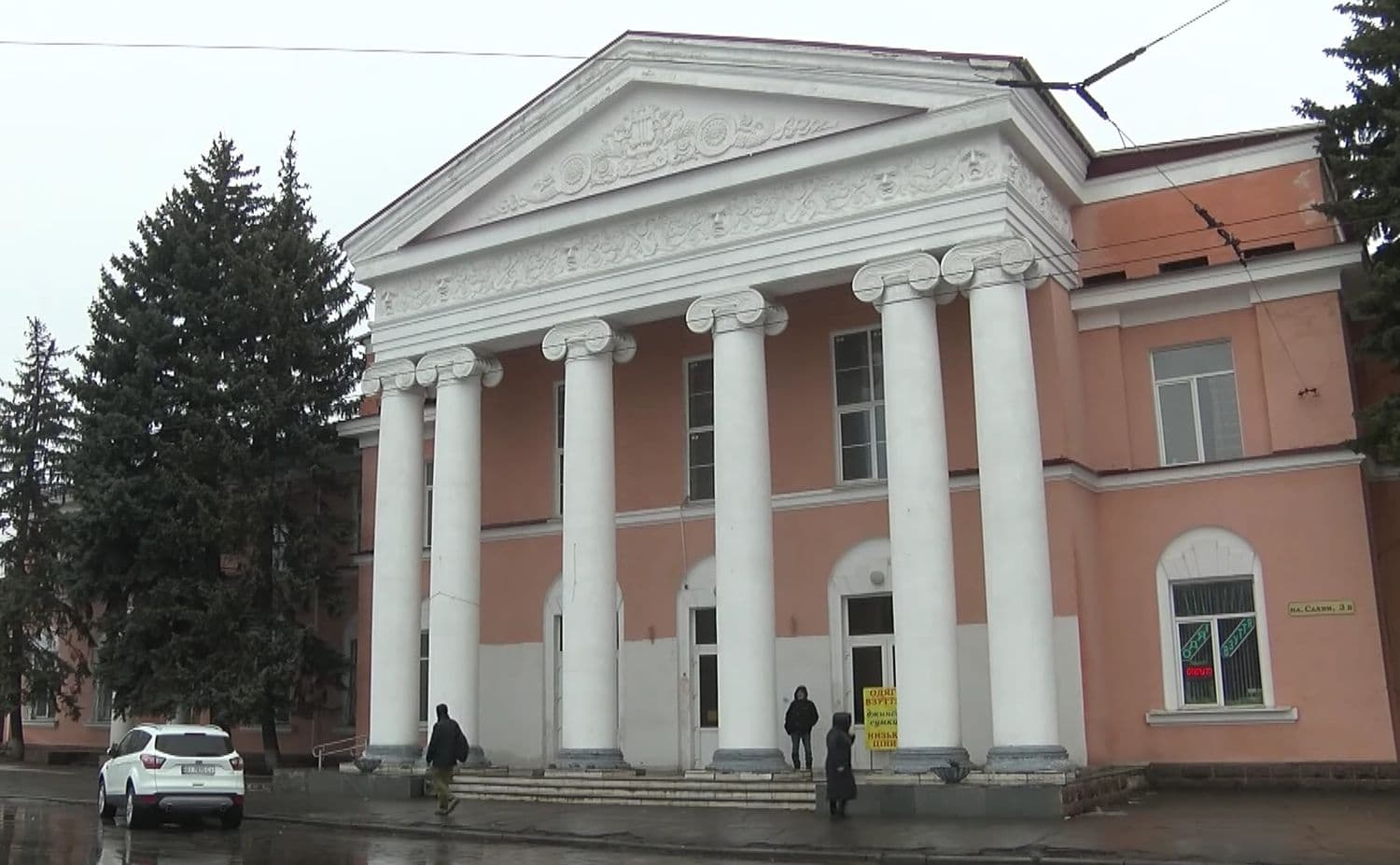 Полтавці збирають підписи та створили петицію проти продажу палацу культури залізничників
