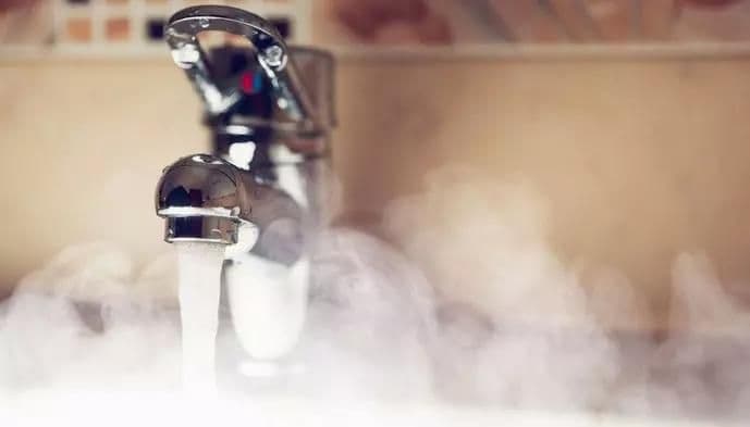 На кількох вулицях Полтави відключили гарячу воду