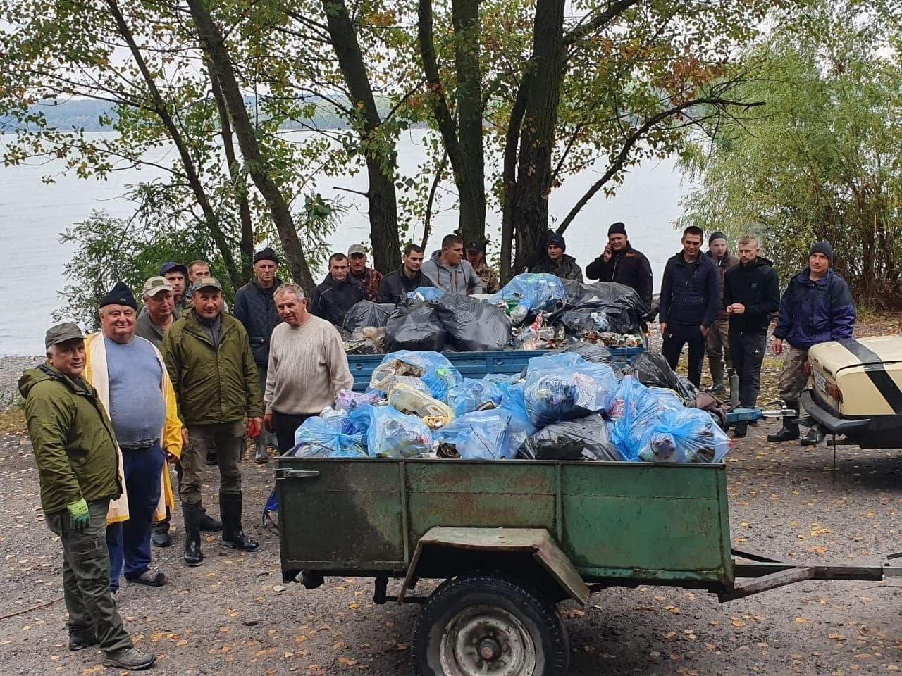 Полтавські рибоохоронці вивезли з берегів водойм 600 мішків сміття