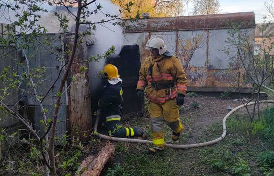 У Гарячі рятувальники гасили пожежу – обійшлося без загиблих
