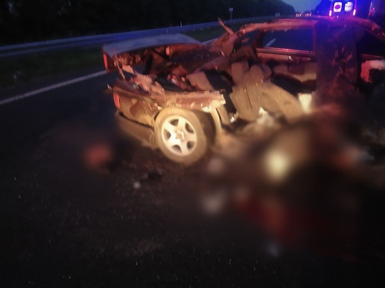 На Полтавщині сталася смертельна ДТП: пасажиру легковика відірвало голову (фото)
