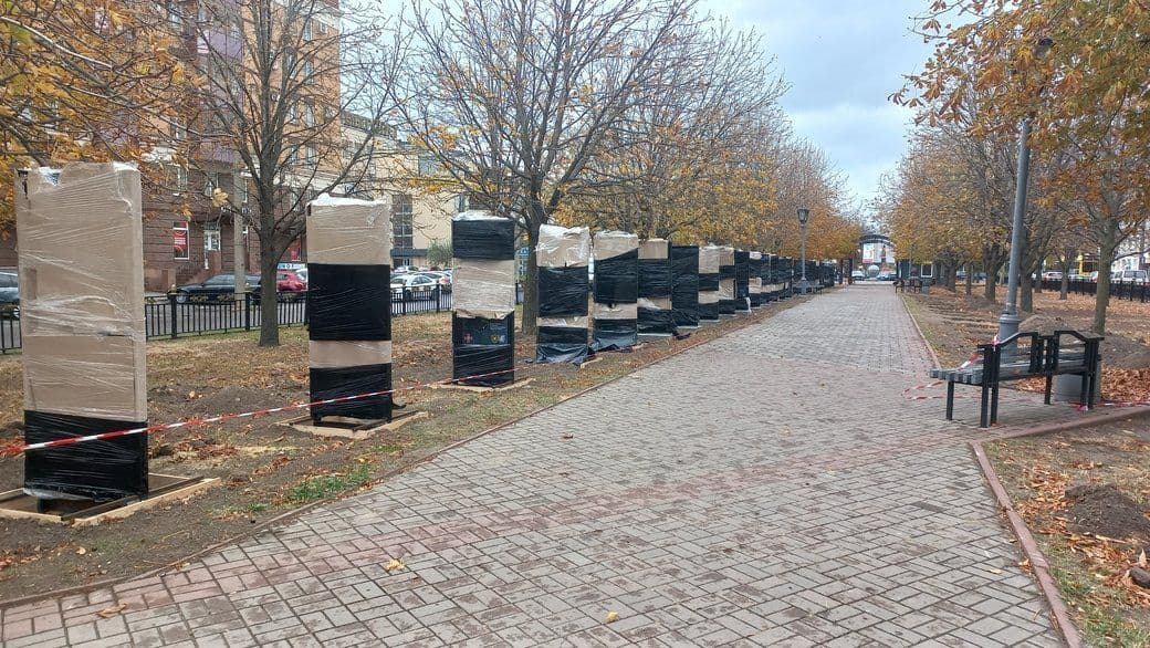 «Перепрошуємо, якщо портрети наших рідних заважають комусь пити каву»: звернення родин полеглих воїнів щодо  Алеї Героїв