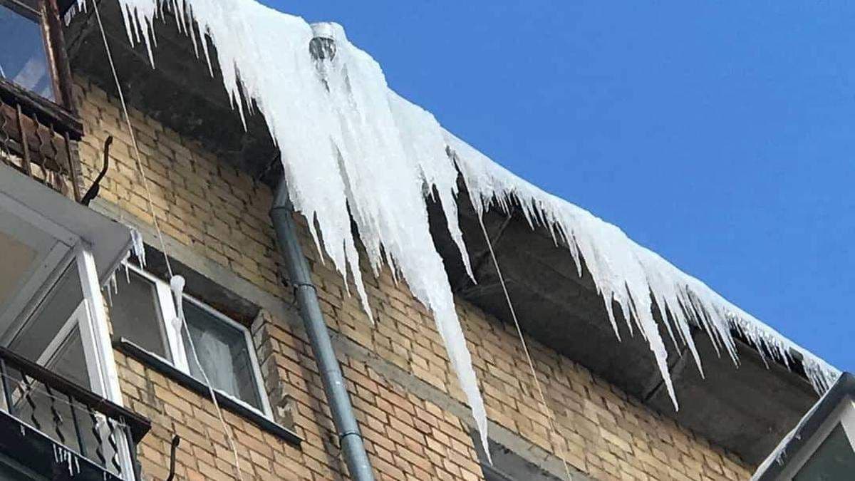 У Полтаві чиститимуть дахи та збиратимуть бурульки за 3,6 мільйона