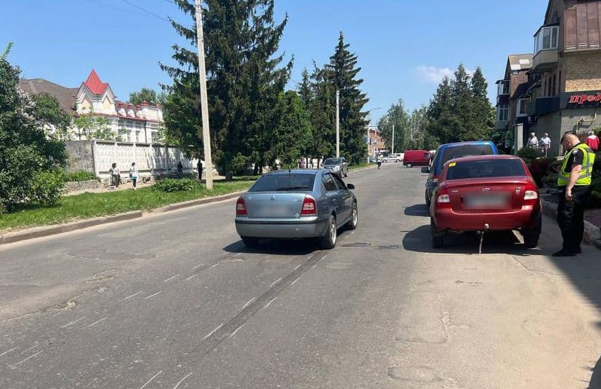 Зненацька вибіг на дорогу — у Лубнах дитина потрапила під колеса автівки