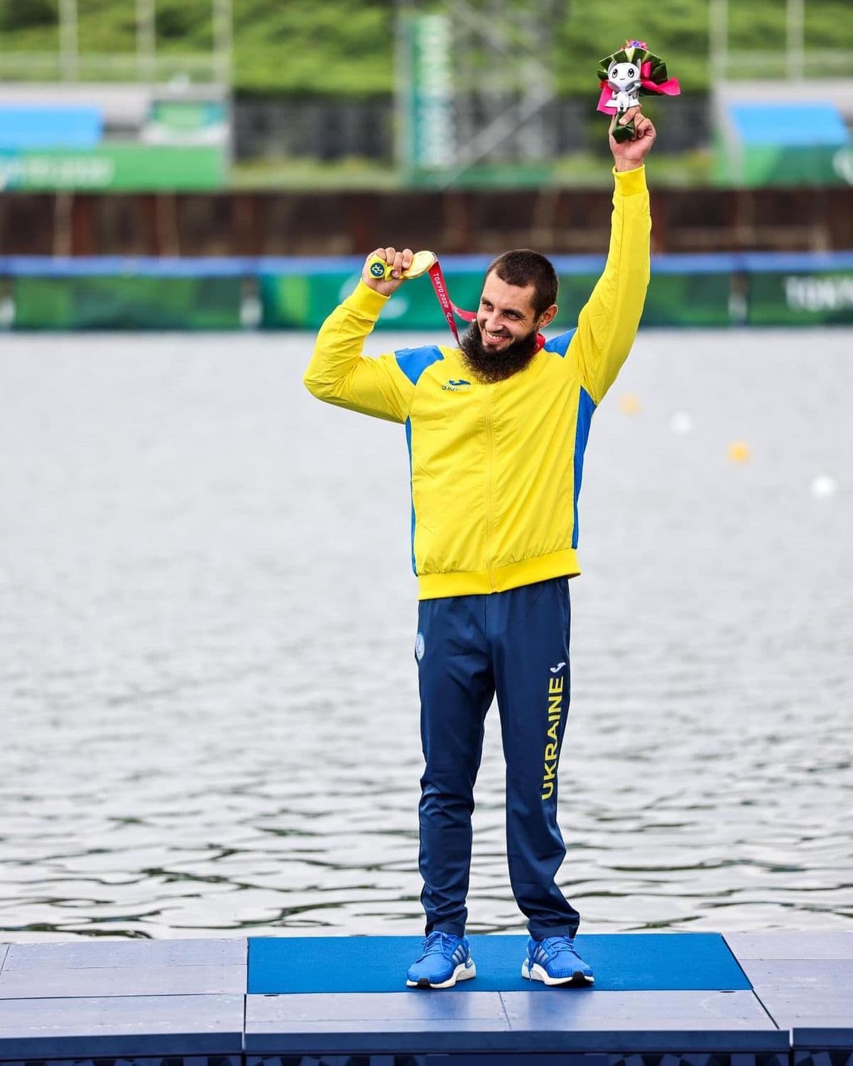Паралімпієць з Полтавщини продає свою золоту медаль для допомоги ЗСУ