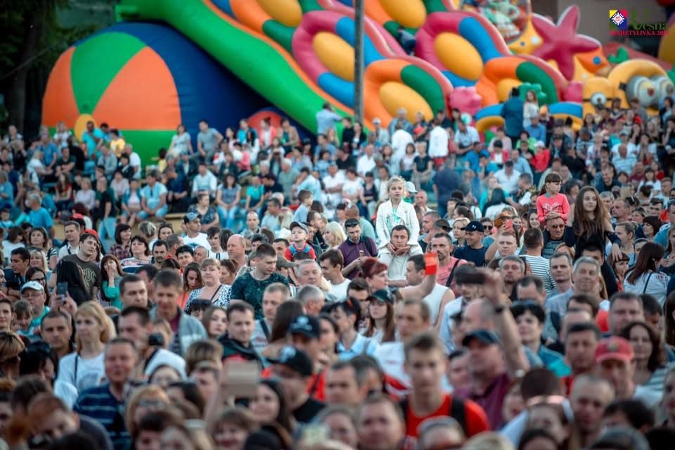 Про скандали, інтриги та туристичні магніти, Або Навіщо Решетилівці «весна»