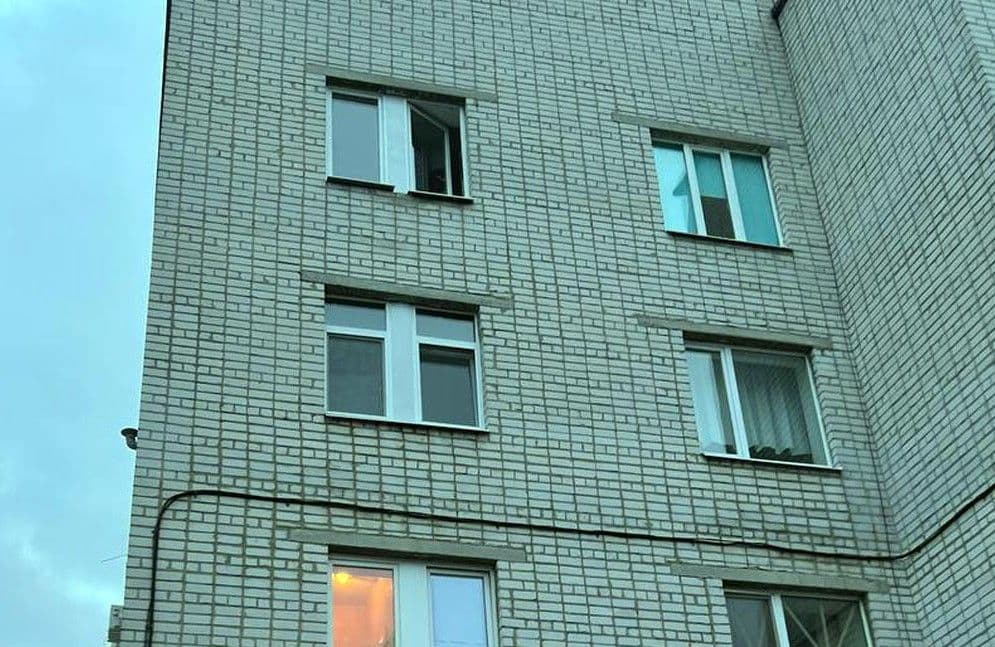 У Кременчуці пенсіонер випав з четвертого поверху лікарні й загинув