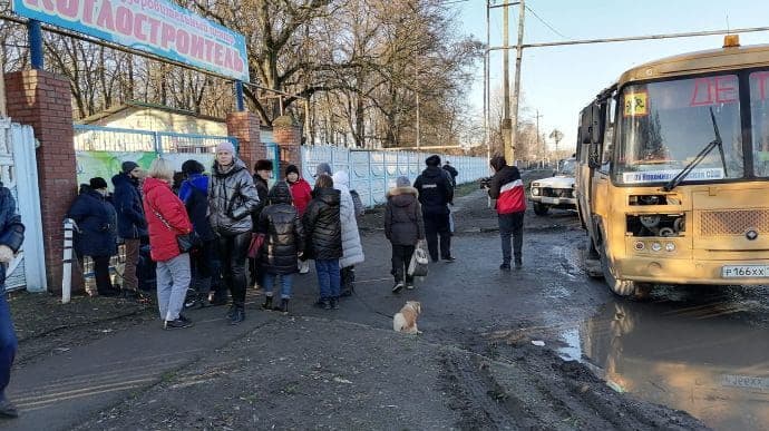 Евакуйованих жителів ОРДЛО не прийняли у Росії