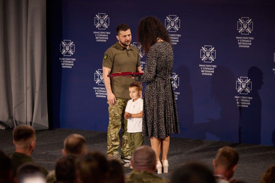 Зеленський посмертно вручив державну нагороду родині полтавця з позивним «Гоголь»