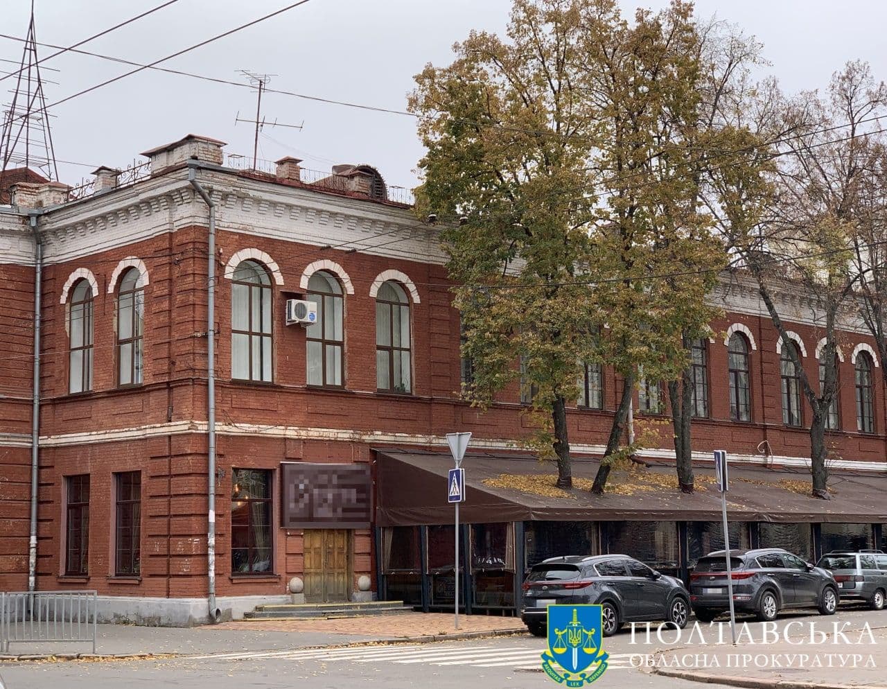Незаконні прибудови до полтавського коледжу та аварія в якій загинув водій вантажівки— головне за 7 листопада