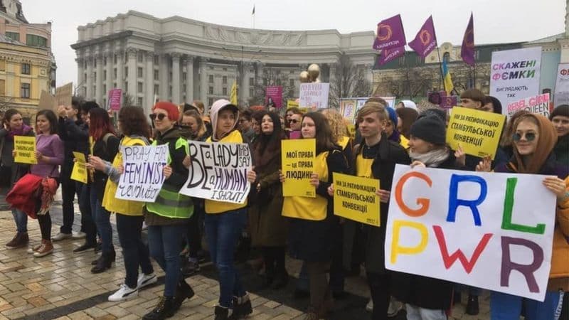 Українці визначилися щодо вихідного 8 березня