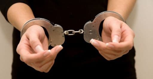 Утопила новонароджену доньку у відрі: 21-річну матір засудили до 2 років в'язниці