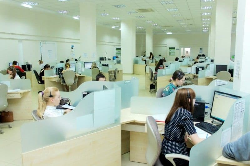 В Україні цілодобово працює урядова гаряча лінія з гуманітарних питань