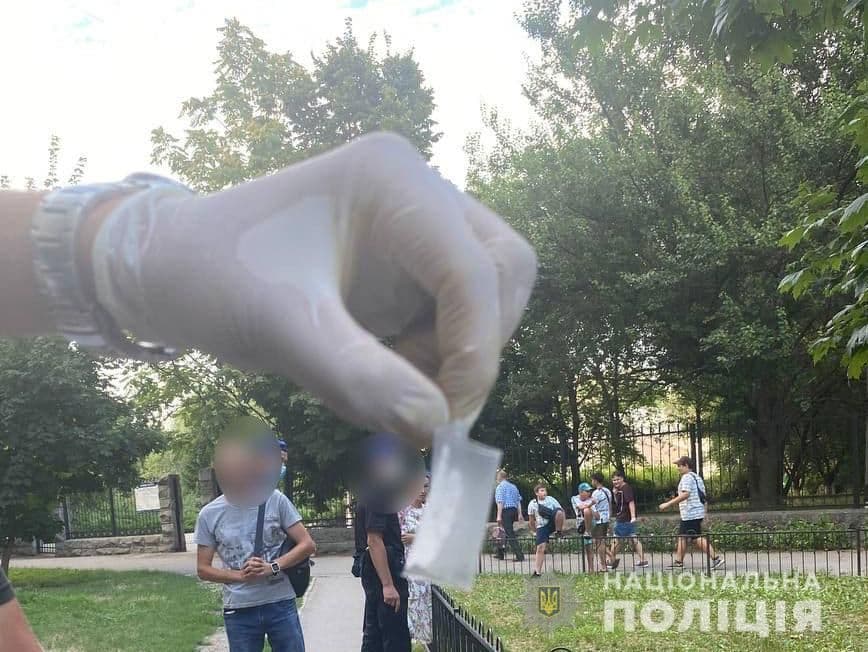 У Кременчуці наркоділка взяли «на гарячому»