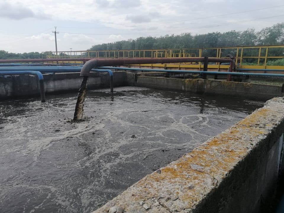 «Екологічна катастрофа»: у Кобеляках до каналізації скинули нафтопродукти