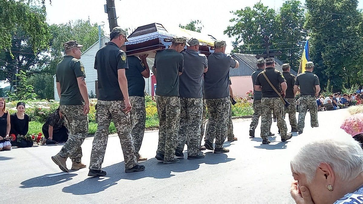 Семенівська громада попрощалася з полеглим воїном Сергієм Мартиновим