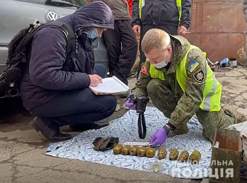 Поліціянти вилучили в мешканця Миргорода бойові гранти та набої. ФОТО