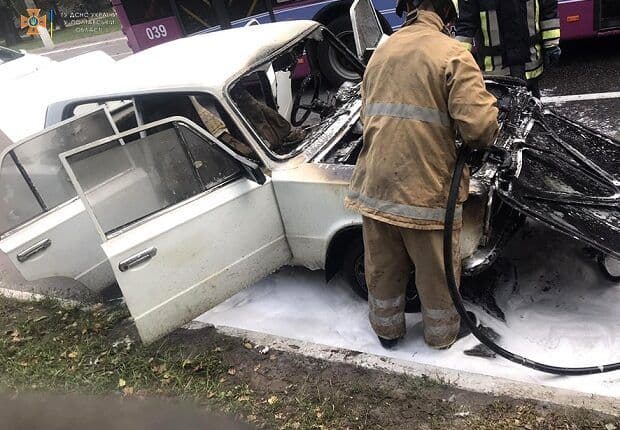 У Кременчуці вщент згоріли «Жигулі»