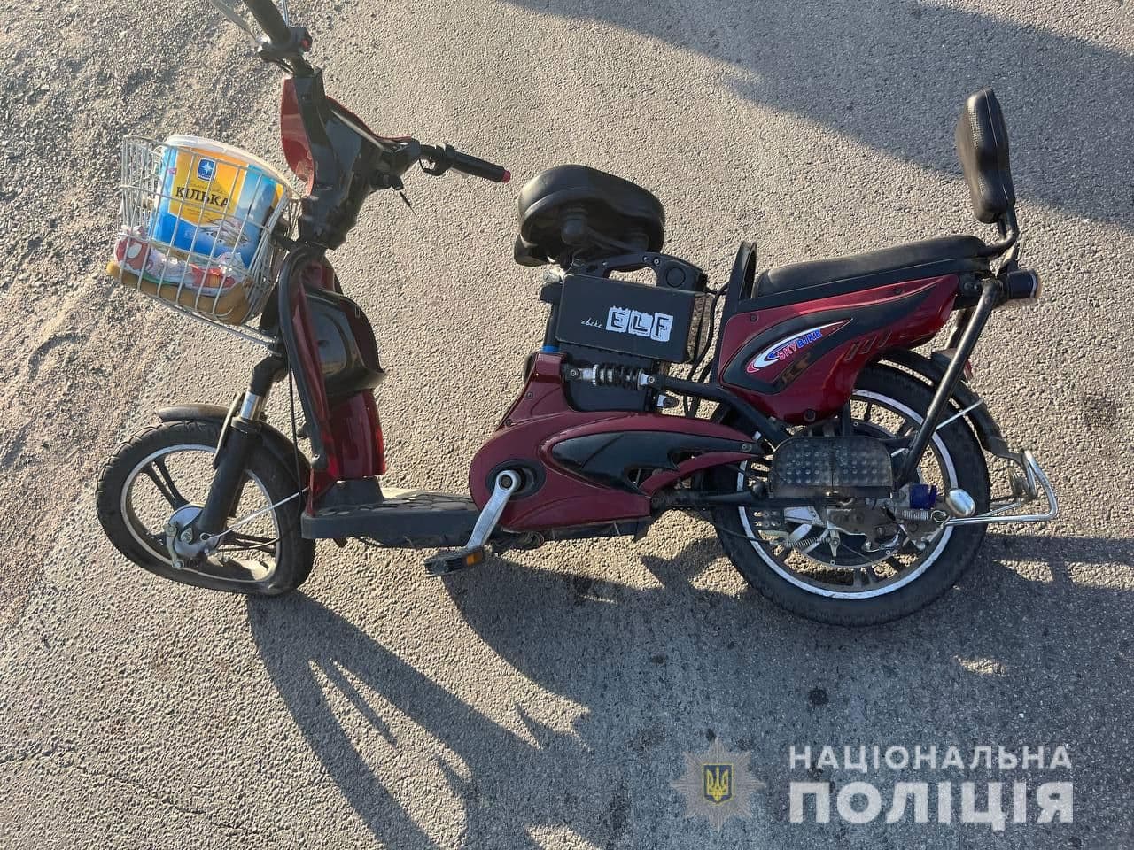 На Полтавщині водійка електровелосипеда зіштовхнулась з авто