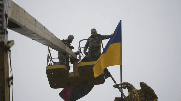 Заміна прапорів у центрі Полтави та затримання чоловіків, які наводили ракети — головне за 14 жовтня