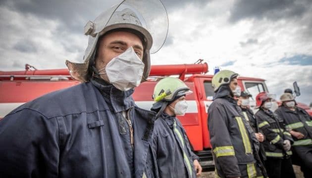 В Гребінці бабусю рятували з власної квартири
