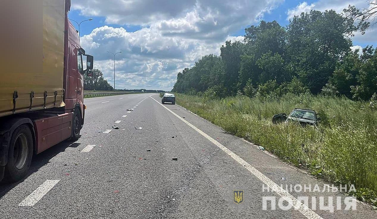 На Полтавщині вантажівка протаранила легковик: загинув пасажир