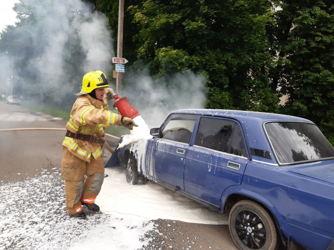 У Диканьці на дорозі загорівся автомобіль