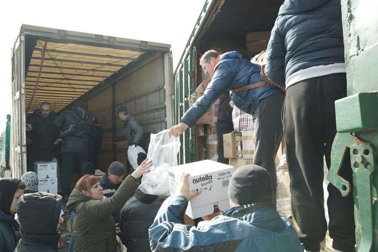 У Полтаві розвантажують 600 тонн гуманітарки для жителів Сумщини (фото)