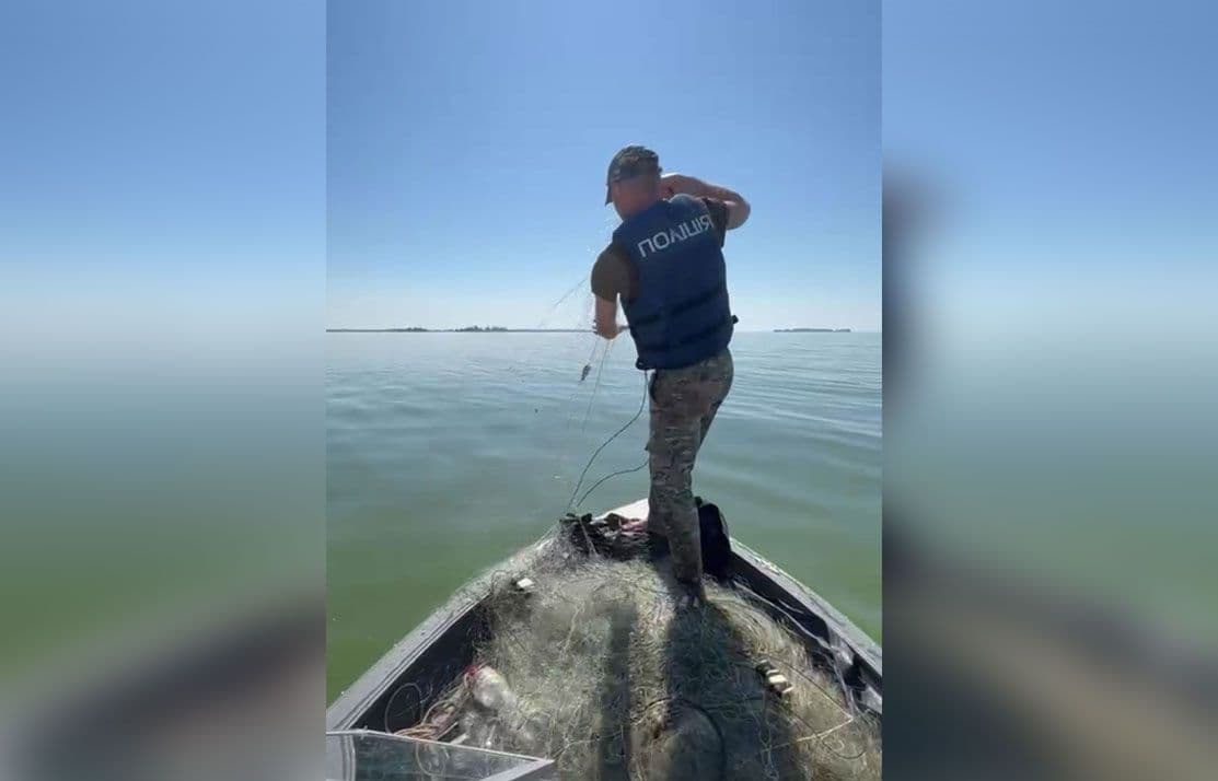 З Кременчуцького водосховища дістали близько 600 метрів браконьєрських сіток