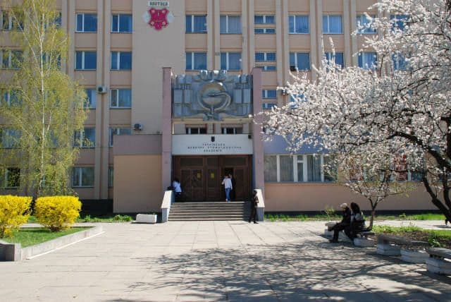 В одному із університетів Полтави вакцинують працівників
