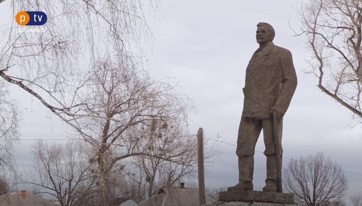 Демонтований пам’ятник Петровському з Зіньківської громади передали до музею на Сумщині