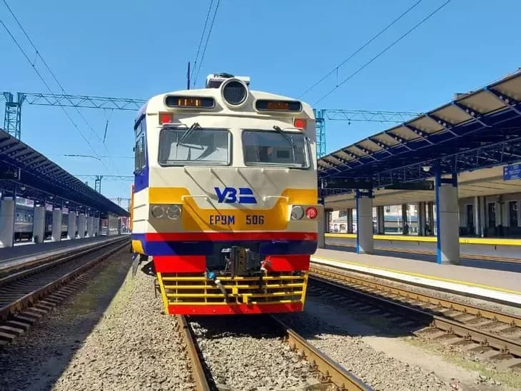 Новий електропотяг на Полтавщині та безкоштовні розваги для підлітків — головне за 18 серпня