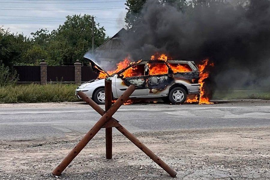 На Полтавщині на блокпості загорівся автомобіль