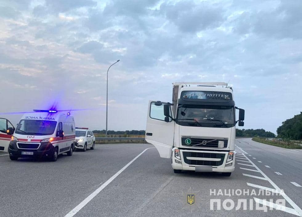 На Полтавщині вантажівка збила пішохода