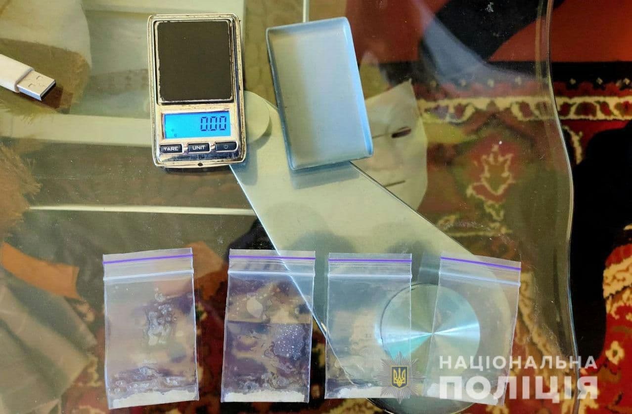У Кременчуці 29-річного чоловіка затримали за продаж наркотиків
