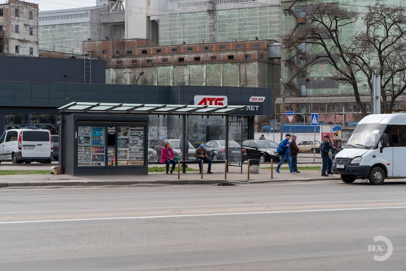 У Полтаві планують ремонтувати зупинки з переплатою