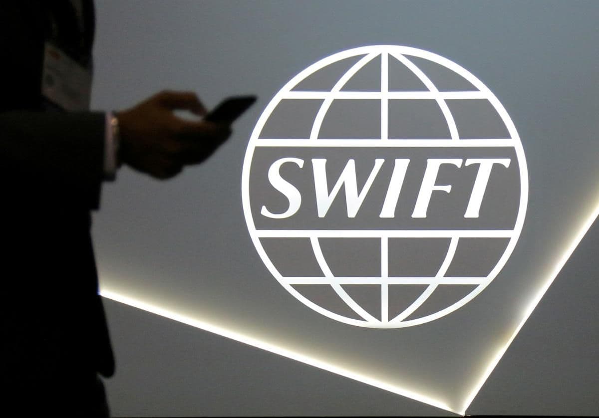 Офіційно: Росію відключають від SWIFT