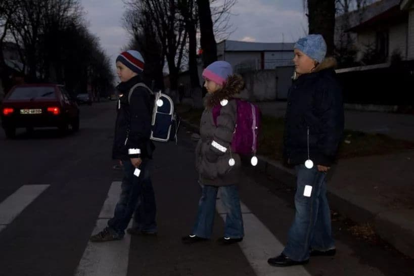 На Полтавщині першокласникам роздадуть світловідбивачі