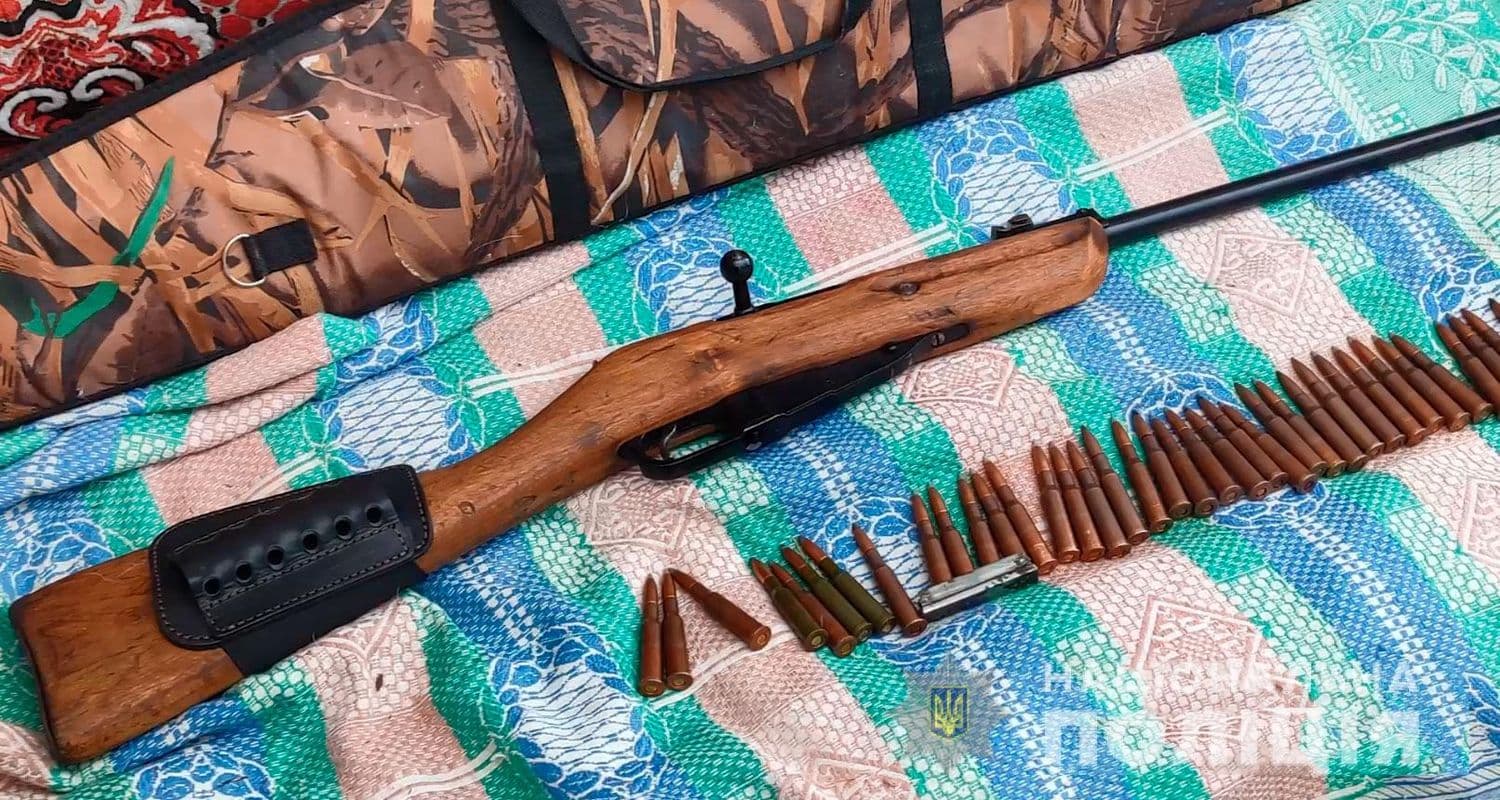 На Полтавщині у чоловіка вилучили гранату, набої до автомата та гвинтівку