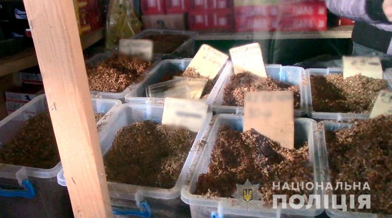 Продавали мішками: у Полтаві вилучили 200 кілограмів контрафактного тютюну