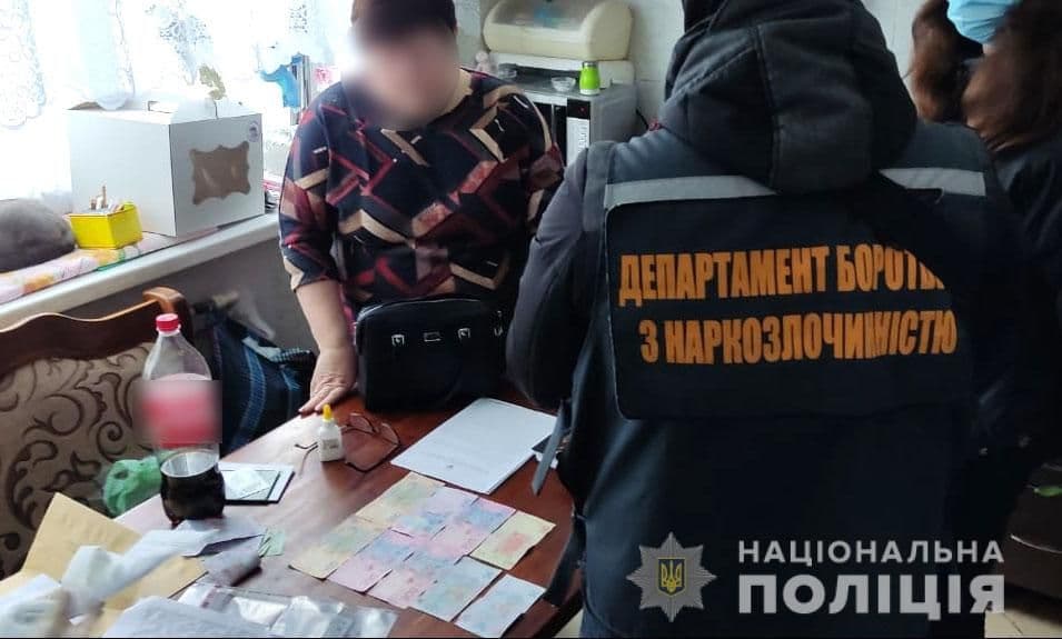 Під Миргородом зловили чоловіків, які розповсюджували наркотики