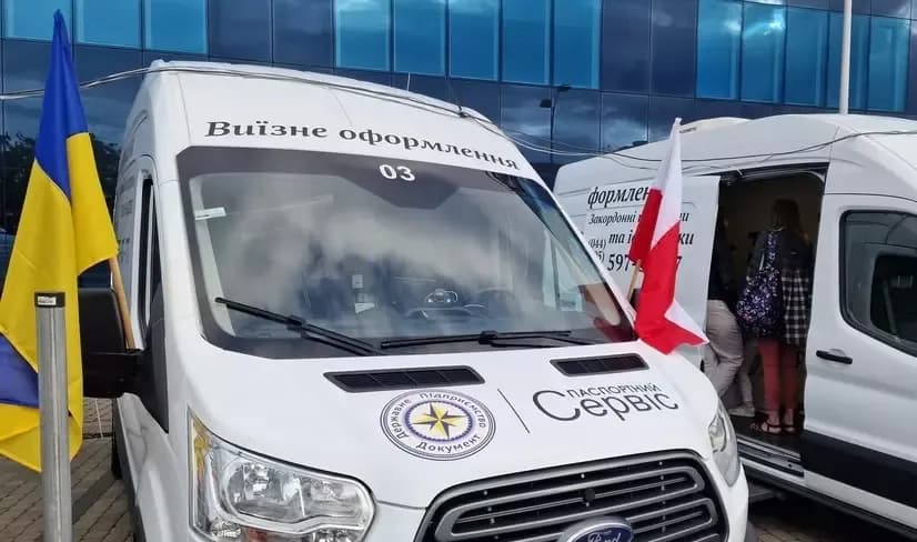 Українські паспорти видаватимуть ще в двох країнах ЄС
