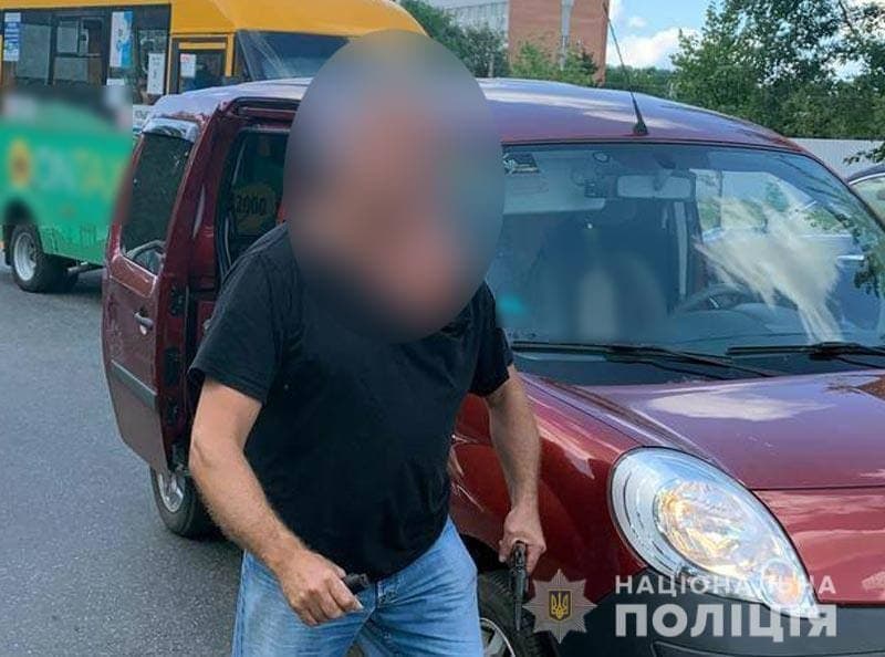 У Полтаві під час конфлікту чоловіку прострелили ногу