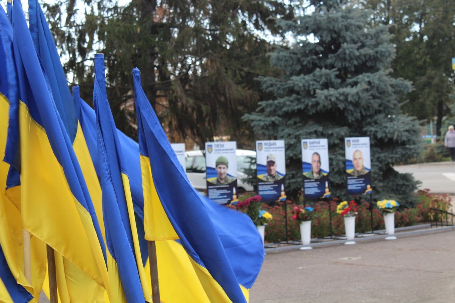 У Карлівській громаді облаштували алею на честь загиблих воїнів